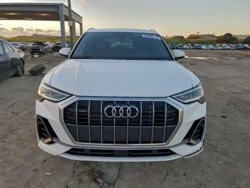 WA1DECF38P1023045 2023 AUDI Q3-4