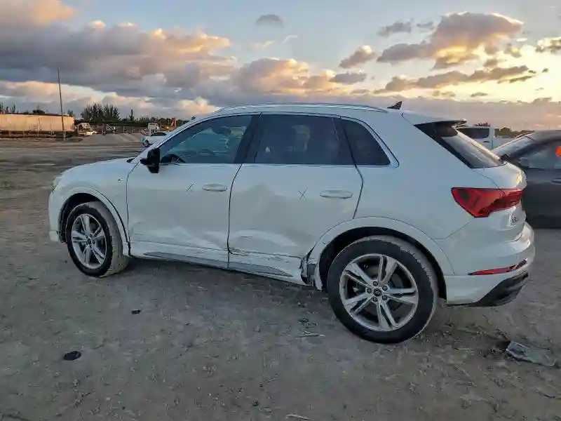WA1DECF38P1023045 2023 AUDI Q3-1