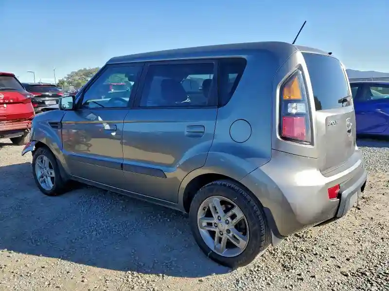 KNDJT2A21A7168570 2010 KIA SOUL-1