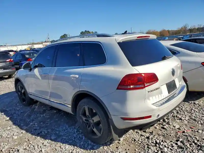 WVGEF9BP5DD001674 2013 VOLKSWAGEN TOUAREG-1