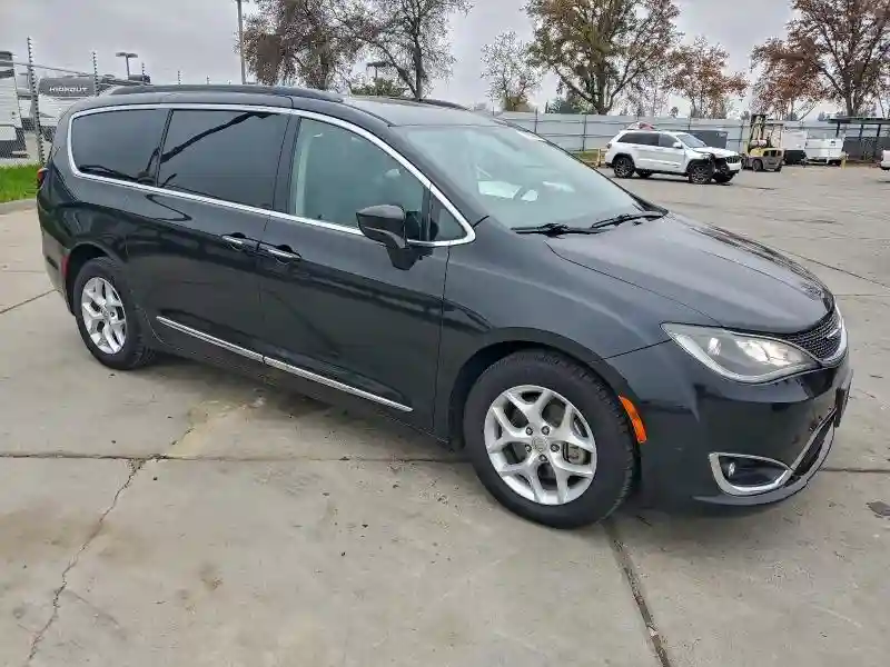 2C4RC1BG2HR820855 2017 CHRYSLER PACIFICA-3
