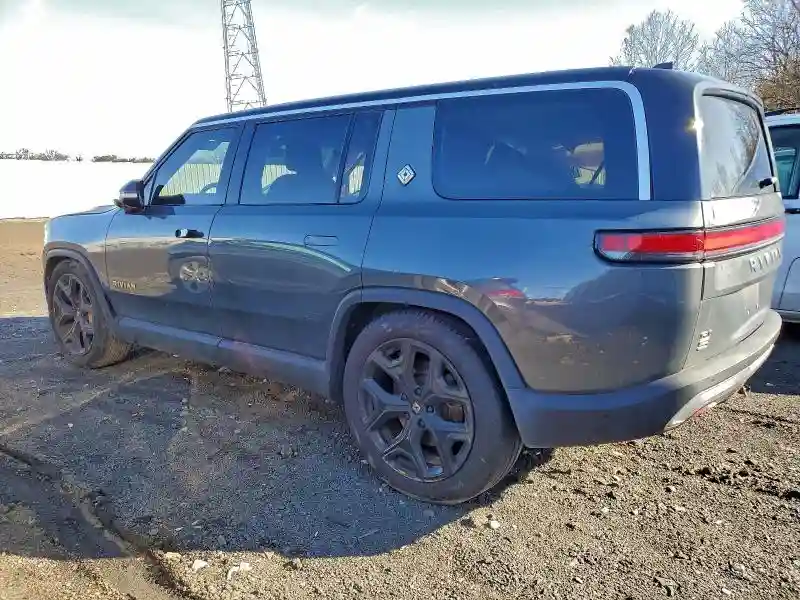 7PDSGABA3PN029157 2023 RIVIAN RIS-1