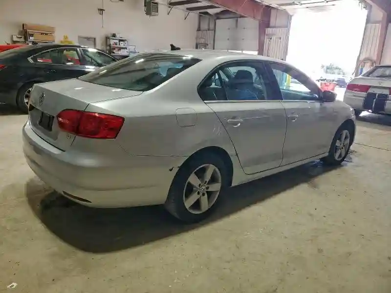 3VWLL7AJ8DM228901 2013 VOLKSWAGEN JETTA-2