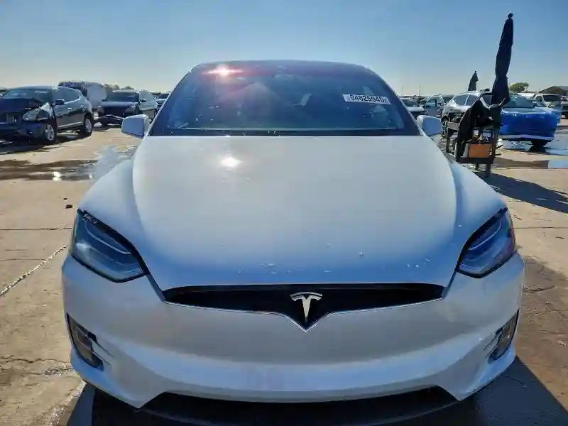 5YJXCAE2XJF132644 2018 TESLA MODEL X-4