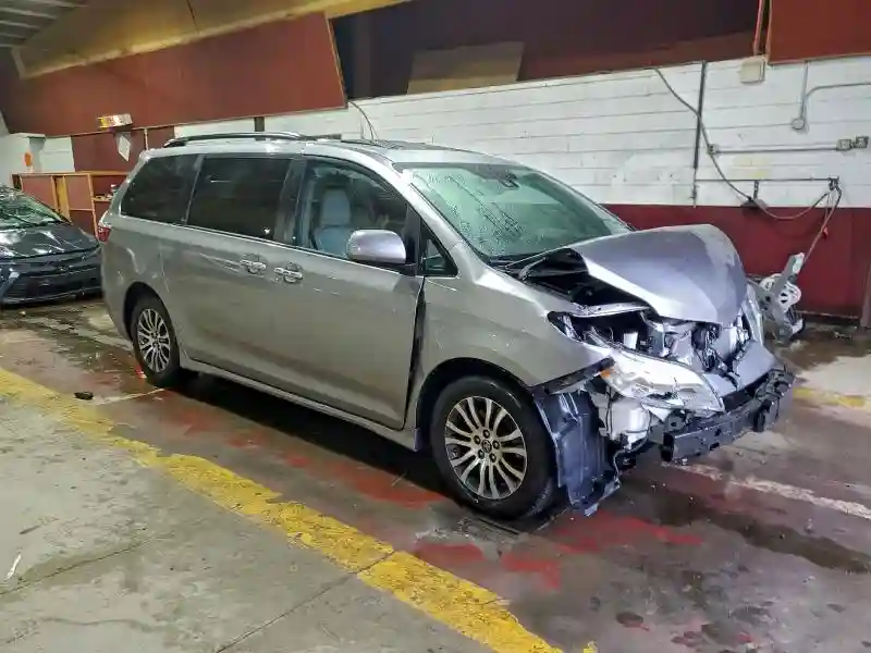 5TDYZ3DC5JS930232 2018 TOYOTA SIENNA-3