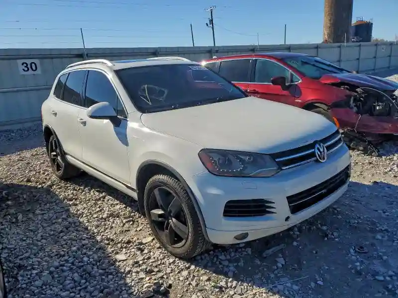 WVGEF9BP5DD001674 2013 VOLKSWAGEN TOUAREG-3