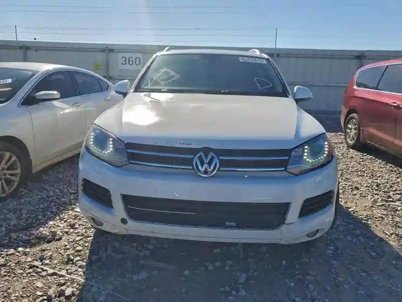 WVGEF9BP5DD001674 2013 VOLKSWAGEN TOUAREG-4